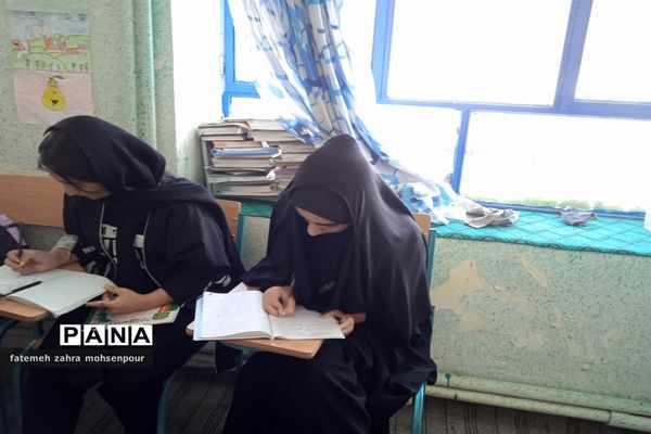 کلاس‌های قرارگاه جهادی در کانون فرهنگی رضوان محمودآباد