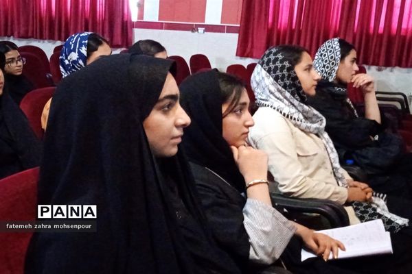 کلاس‌های قرارگاه جهادی در کانون فرهنگی رضوان محمودآباد