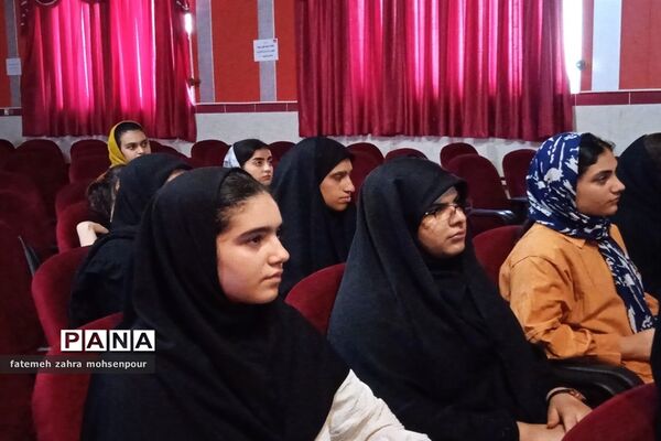 کلاس‌های قرارگاه جهادی در کانون فرهنگی رضوان محمودآباد