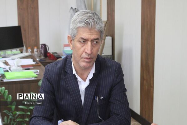 نشست معاون پرورشی و فرهنگی آموزش و پرورش استان بوشهر با دانش‌آموزان دبیرستان جواد الائمه