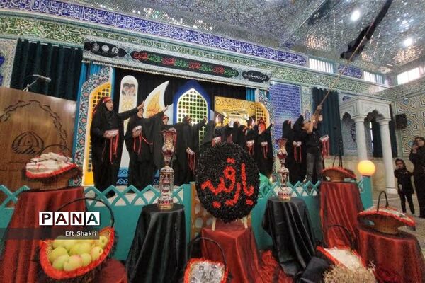 اجرای سرود در سالروز شهادت حضرت رقیه(س) توسط دانش آموزان دبستان ریاحین ناحیه یک یزد