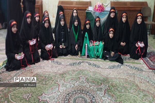 اجرای سرود در سالروز شهادت حضرت رقیه(س) توسط دانش آموزان دبستان ریاحین ناحیه یک یزد