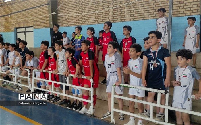 برگزاری مسابقه والیبال نونهالان در قرچک/فیلم