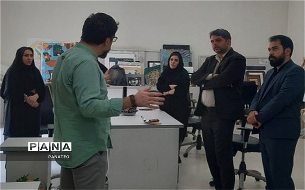 بازدید معاون پرورشی و فرهنگی اداره کل آموزش و پرورش از روند داوری جشنواره هنری امید فردا شهرستان‌های استان تهران