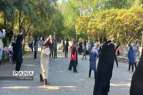 ورزش صبحگاهی بانوان در بوستان نیلوفر آبی