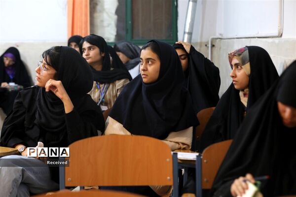برگزاری کلاس‌ها و کارگاه‌های آموزشی در نخستین روز اردوی پویش کتابخوانی «هیس طوری»
