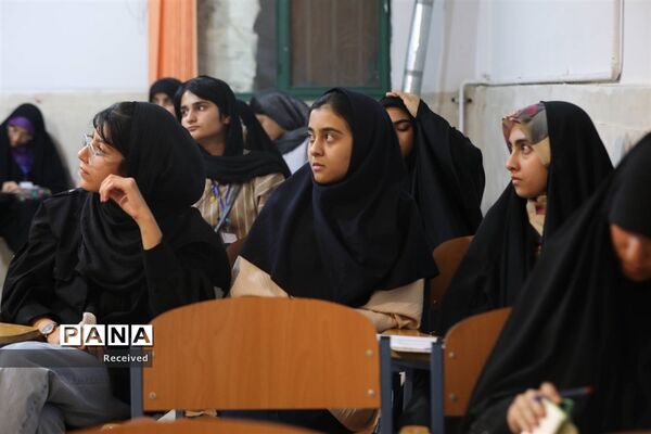 برگزاری کلاس‌ها و کارگاه‌های آموزشی در نخستین روز اردوی پویش کتابخوانی «هیس طوری»