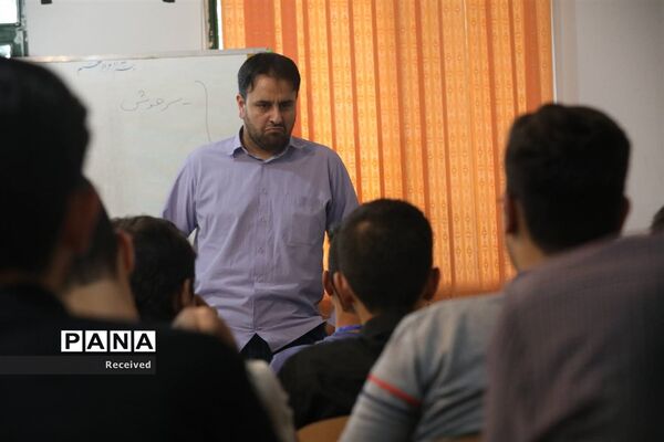 برگزاری کلاس‌ها و کارگاه‌های آموزشی در نخستین روز اردوی پویش کتابخوانی «هیس طوری»