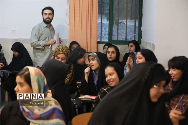 برگزاری کلاس‌ها و کارگاه‌های آموزشی در نخستین روز اردوی پویش کتابخوانی «هیس طوری»