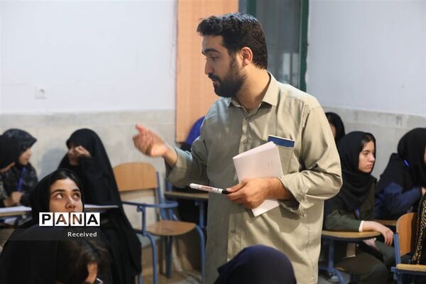 برگزاری کلاس‌ها و کارگاه‌های آموزشی در نخستین روز اردوی پویش کتابخوانی «هیس طوری»