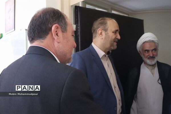 بازدید استاندار آذربایجان شرقی از اداره‌کل آموزش و پرورش استان و دیدار با  دانش آموز خبرنگاران پانا
