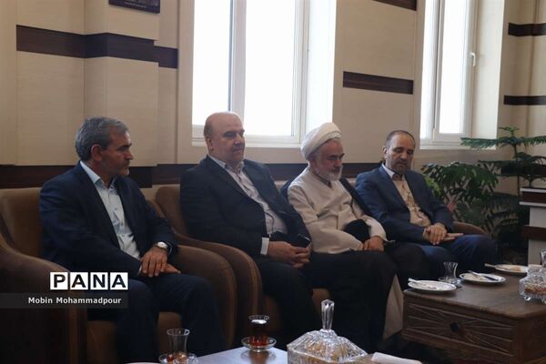 بازدید استاندار آذربایجان شرقی از اداره‌کل آموزش و پرورش استان و دیدار با  دانش آموز خبرنگاران پانا