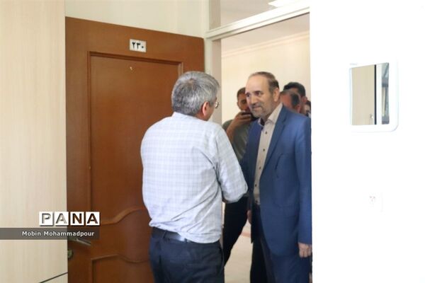 بازدید استاندار آذربایجان شرقی از اداره‌کل آموزش و پرورش استان و دیدار با  دانش آموز خبرنگاران پانا