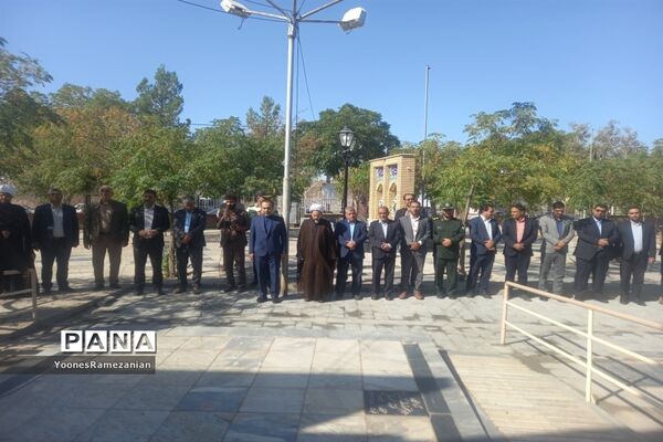 غبار روبی مزار شهدای خلیل آباد  به مناسبت هفته دولت