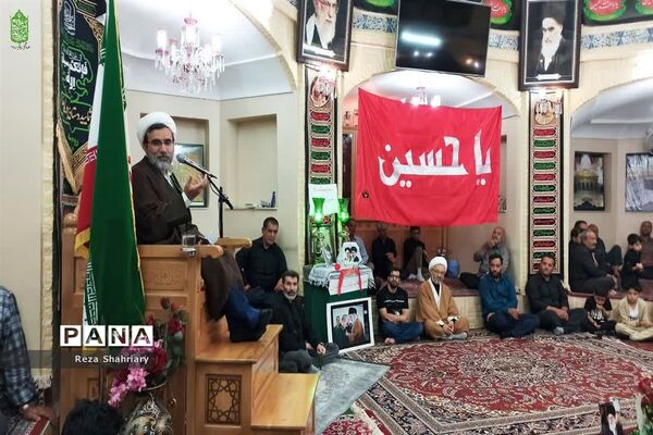 رونمایی از کتاب سرباز روز نهم در مزرعه امام با حضور رئیس عقیدتی سیاسی ارتش کشور