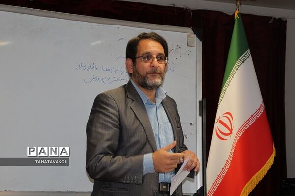 جلسه هم‌اندیشی روسای انجمن اولیا و مربیان مدارس شهرستان پردیس