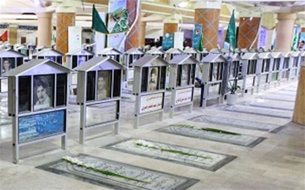 آغاز هفته دولت با عطر افشانی گلزار شهدا در بوشهر