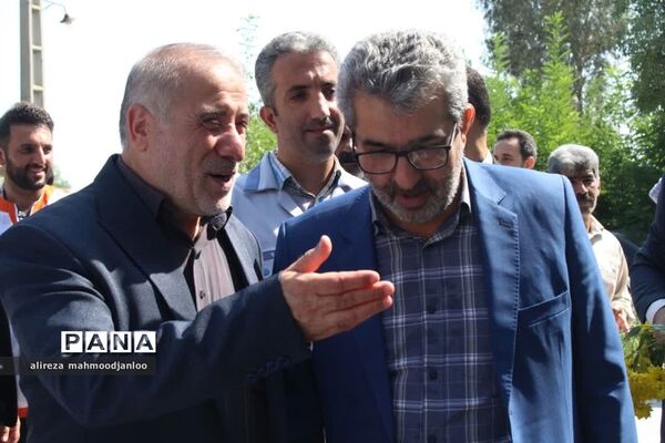 غبارروبی گلزار شهدا در گلوگاه