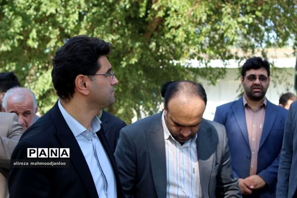غبارروبی گلزار شهدا در گلوگاه