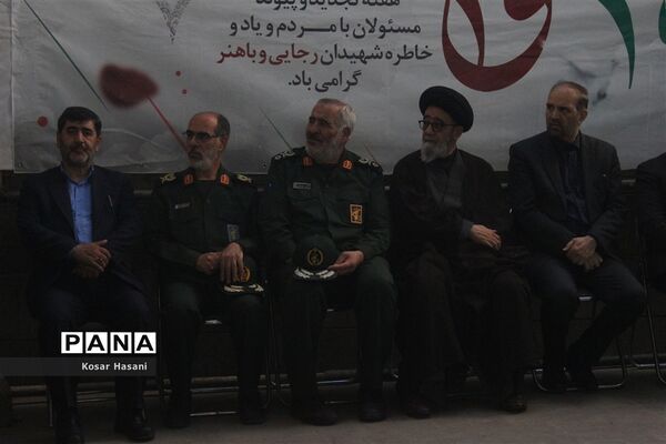 تجدید بیعت مسئولان استانی با شهیدان در اولین روز از هفته دولت