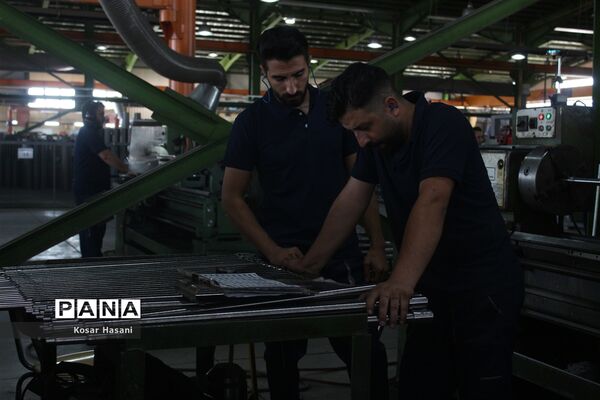 تجدید بیعت مسئولان استانی با شهیدان در اولین روز از هفته دولت