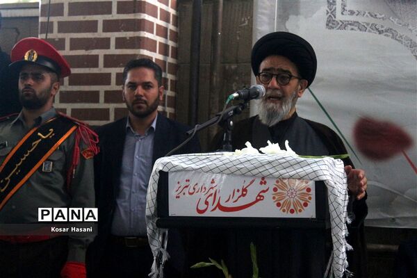 تجدید بیعت مسئولان استانی با شهیدان در اولین روز از هفته دولت