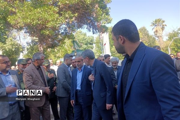 گلباران قبور شهدا به‌مناسبت آغاز هفته دولت