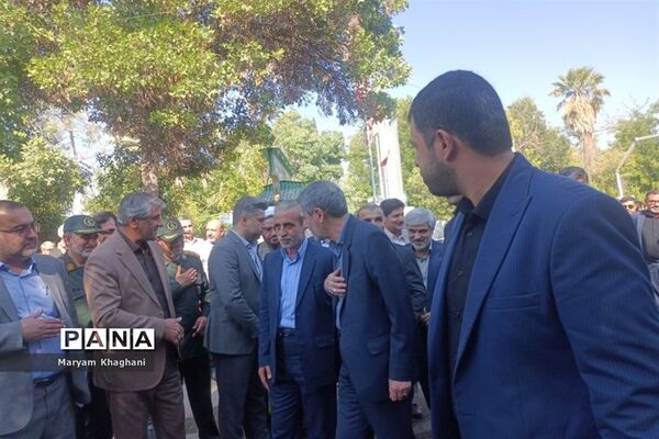 گلباران قبور شهدا به‌مناسبت آغاز هفته دولت