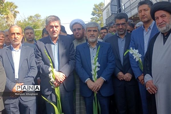 گلباران قبور شهدا به‌مناسبت آغاز هفته دولت