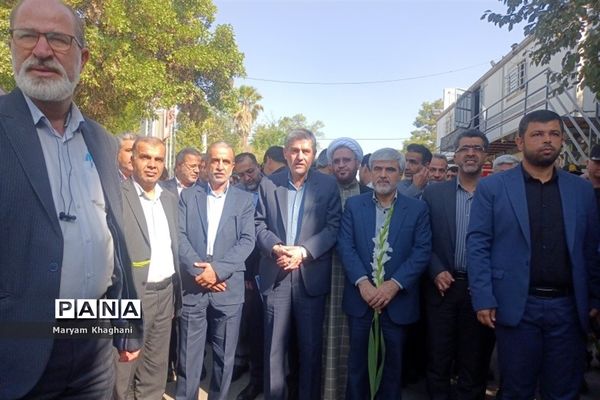 گلباران قبور شهدا به‌مناسبت آغاز هفته دولت