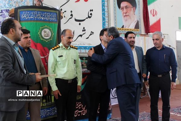 تقدیر از مدیران و کارمندان نمونه در نمازجمعه گلوگاه