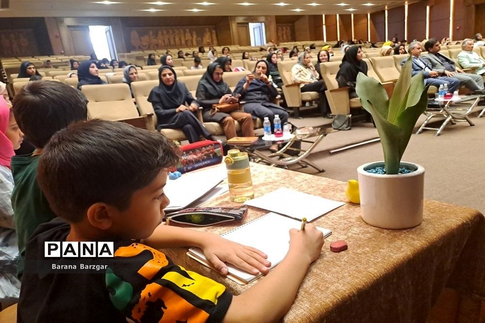 آیین اختتامیه کلاس‌های اوقات فراغت پژوهش سرای ثابت ناحیه ۳