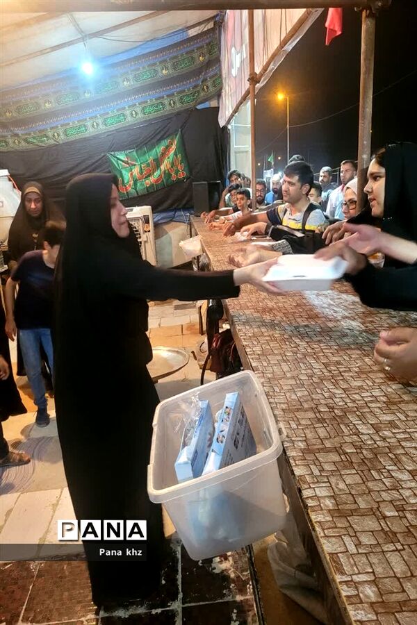 خدمت‌رسانی به زائران اربعین در موکب فرهنگیان خوزستان