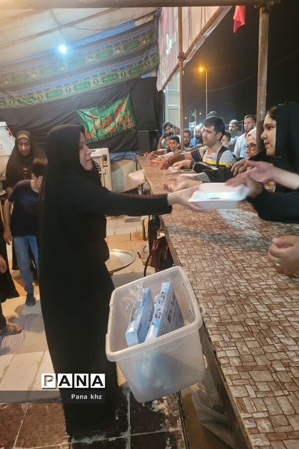خدمت‌رسانی به زائران اربعین در موکب فرهنگیان خوزستان