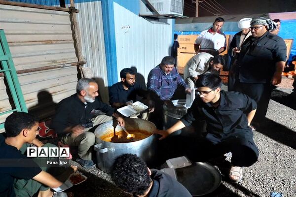 خدمت‌رسانی به زائران اربعین در موکب فرهنگیان خوزستان