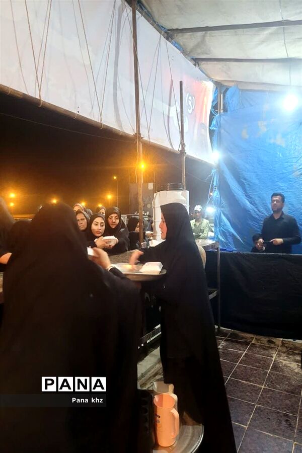 خدمت‌رسانی به زائران اربعین در موکب فرهنگیان خوزستان
