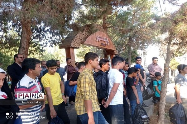 مراسم بدرقه و اعزام دانش‌آموزان پسر زیارت اولی به مشهد مقدس