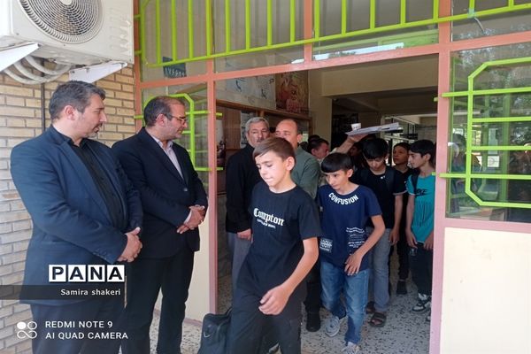 مراسم بدرقه و اعزام دانش‌آموزان پسر زیارت اولی به مشهد مقدس