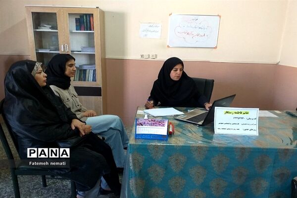 فعالیت مرکز مشاوره انتخاب رشته کنکور ویژه دانش‌آموزان در ملارد