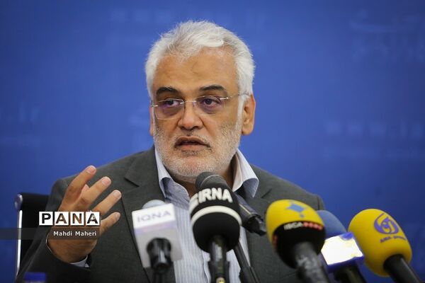 نشست خبری رئیس دانشگاه آزاد اسلامی