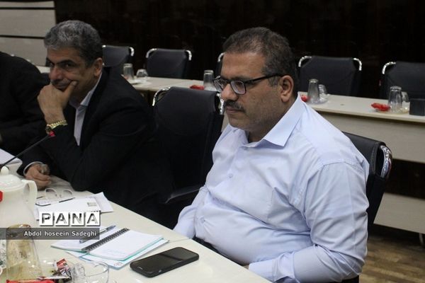 جلسه ستاد ثبت نام استانی و شورای معاونان اداره‌کل آموزش و پرورش استان بوشهر