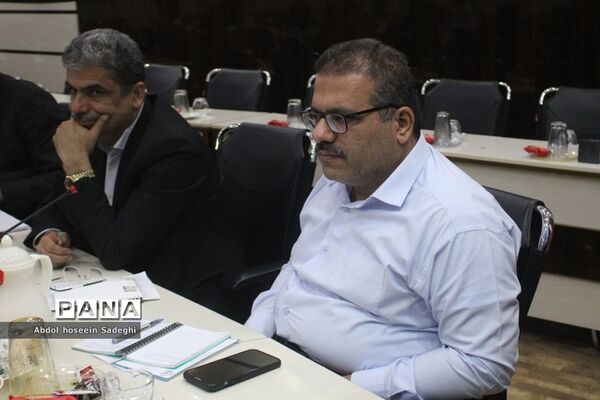 جلسه ستاد ثبت نام استانی و شورای معاونان اداره‌کل آموزش و پرورش استان بوشهر