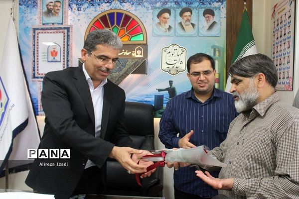 تجلیل از دانش‌آموز برتر چهل و یکمین دوره مسابقات کشوری قرآن، عترت و نماز استان بوشهر