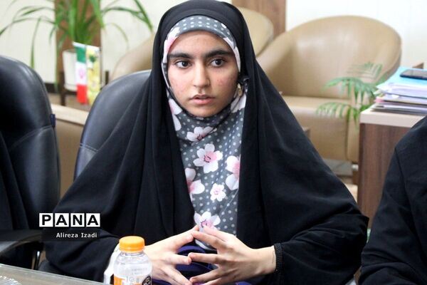 تجلیل از دانش‌آموز برتر چهل و یکمین دوره مسابقات کشوری قرآن، عترت و نماز استان بوشهر