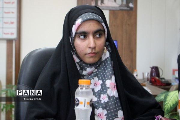 تجلیل از دانش‌آموز برتر چهل و یکمین دوره مسابقات کشوری قرآن، عترت و نماز استان بوشهر