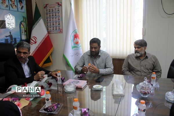 تجلیل از دانش‌آموز برتر چهل و یکمین دوره مسابقات کشوری قرآن، عترت و نماز استان بوشهر