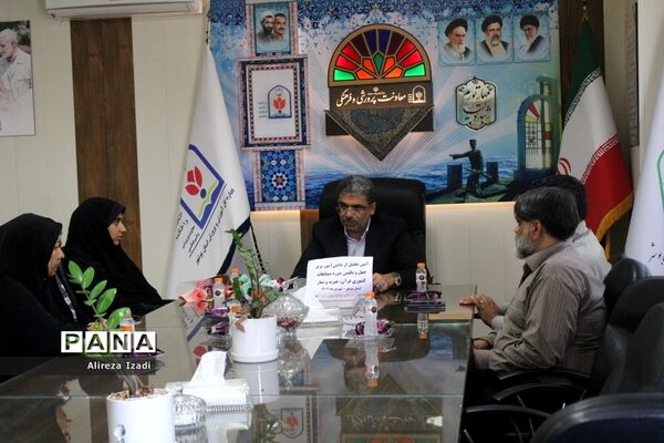 تجلیل از دانش‌آموز برتر چهل و یکمین دوره مسابقات کشوری قرآن، عترت و نماز استان بوشهر