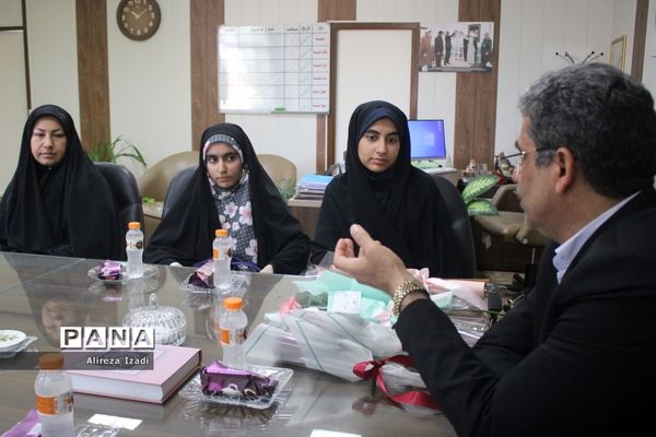 تجلیل از دانش‌آموز برتر چهل و یکمین دوره مسابقات کشوری قرآن، عترت و نماز استان بوشهر