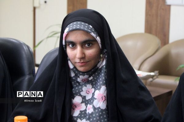 تجلیل از دانش‌آموز برتر چهل و یکمین دوره مسابقات کشوری قرآن، عترت و نماز استان بوشهر