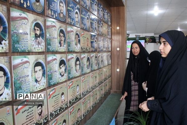 تجلیل از دانش‌آموز برتر چهل و یکمین دوره مسابقات کشوری قرآن، عترت و نماز استان بوشهر